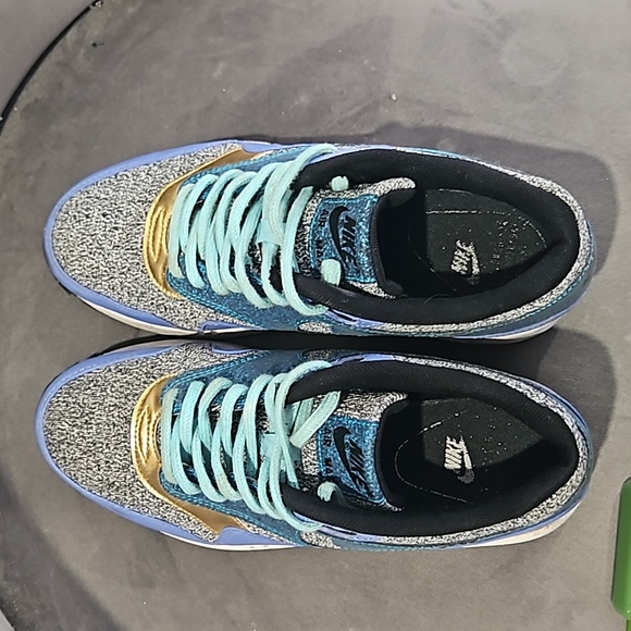 Air Max women's SE in polar colourway - Picture 4 of 6